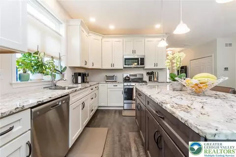 Kitchen - 3697 Cottage Dr, Bethlehem, PA 18020 photo 3 of 3