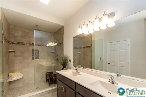 Bath - 3697 Cottage Dr, Bethlehem, PA 18020 photo 2 of 3