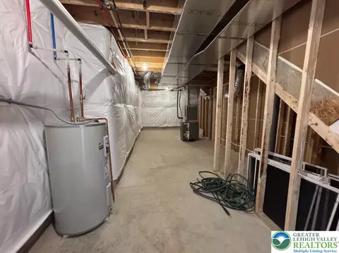 Entry Way - 3102 Moyer Rd, Hellertown, PA 18055 photo 4 of 4