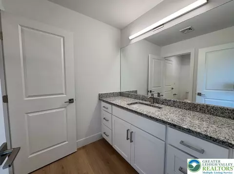 Bath - 3102 Moyer Rd, Hellertown, PA 18055 photo 4 of 5