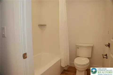 Bath - 3102 Moyer Rd, Hellertown, PA 18055 photo 5 of 5