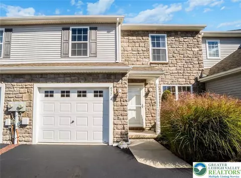 977 S Fork Dr, Forks Twp, PA 18040