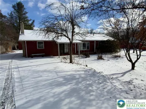 580 Gilbert Rd, Gilbert, PA 18331
