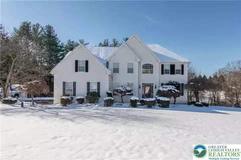 2106 Ridge Way, East Greenville, PA 18041