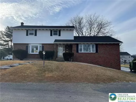 36 Hillside Dr, Coopersburg, PA 18036