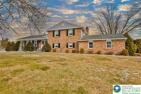 3705 Gloucester Dr, Bethlehem, PA 18020