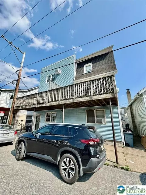 210 W Main St, Pen Argyl, PA 18072