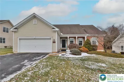 1384 Hennaberry Ln, Forks Twp, PA 18040