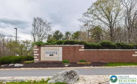 399 Mountain View Dr, Luzerne, PA 18202