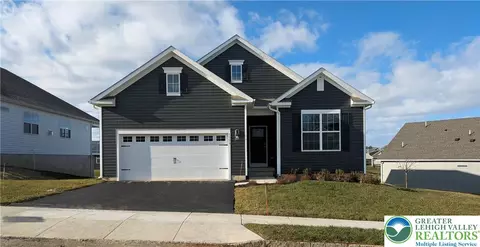 1553 Dresden Dr, Breinigsville, PA 18031