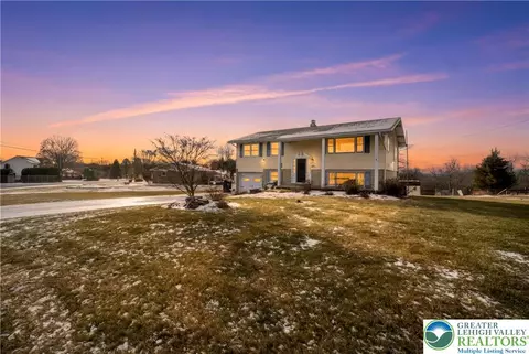 3218 Highland Rd, Orefield, PA 18069