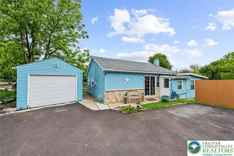 5761 Chestnut St, Zionsville, PA 18092