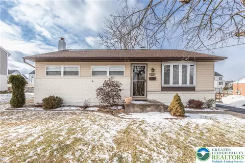 107 9th St, Coopersburg, PA 18036