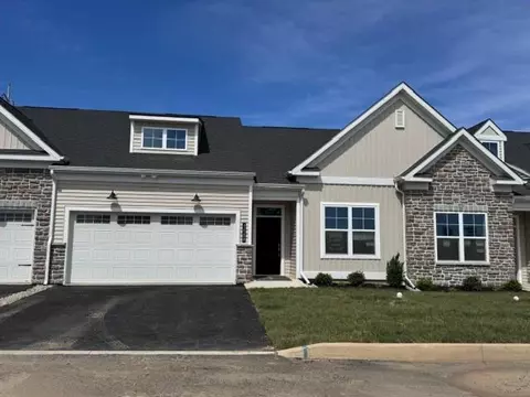 3008 N Cider Dr, Hokendauqua, PA 18052