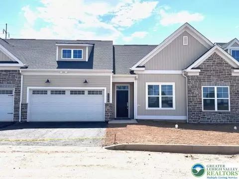 3008 N Cider Dr, Hokendauqua, PA 18052