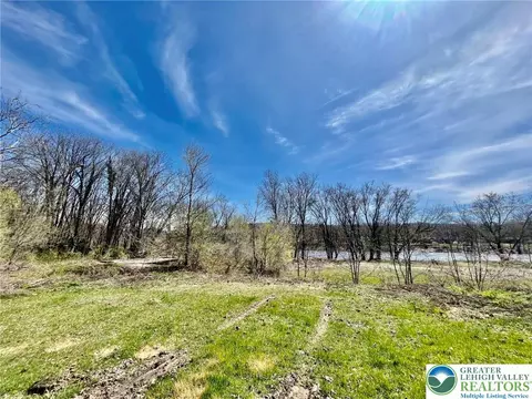 5649 De Pues Rd, Mt Bethel Twp, PA 18013