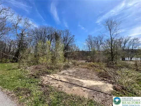 5675 De Pues Rd, Mt Bethel Twp, PA 18013