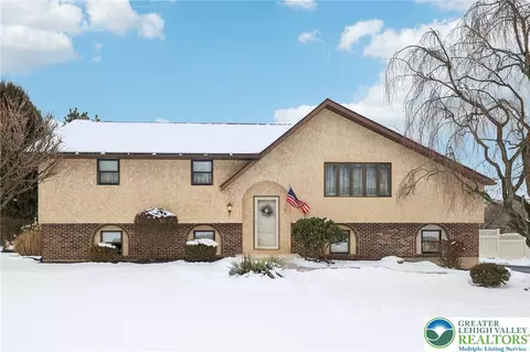 3829 Washington St, Schnecksville, PA 18078