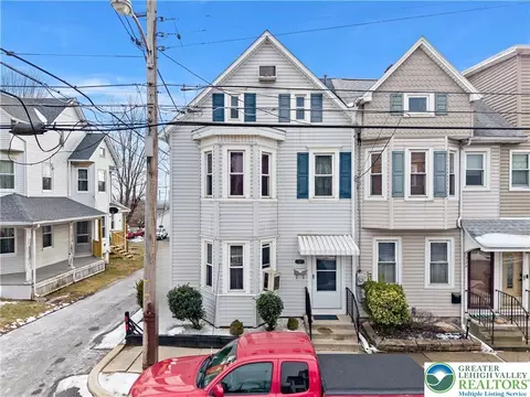 322 Belvidere St, Nazareth, PA 18064