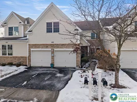 400 Inverness Cir, Easton, PA 18042