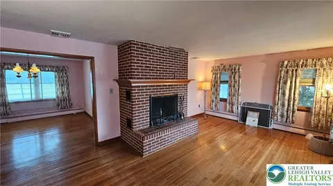 Living - 325 E Walnut St, Hellertown, PA 18055 photo 3 of 7