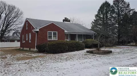 Exterior - 325 E Walnut St, Hellertown, PA 18055 photo 10 of 13