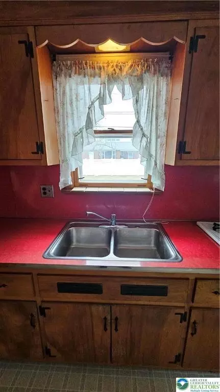 Kitchen - 325 E Walnut St, Hellertown, PA 18055 photo 8 of 9