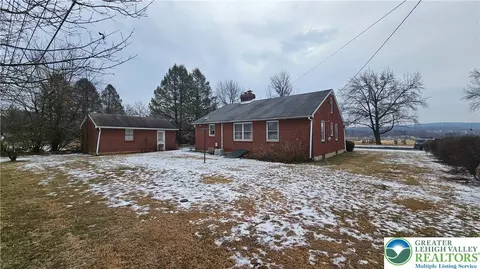 Exterior - 325 E Walnut St, Hellertown, PA 18055 photo 11 of 13