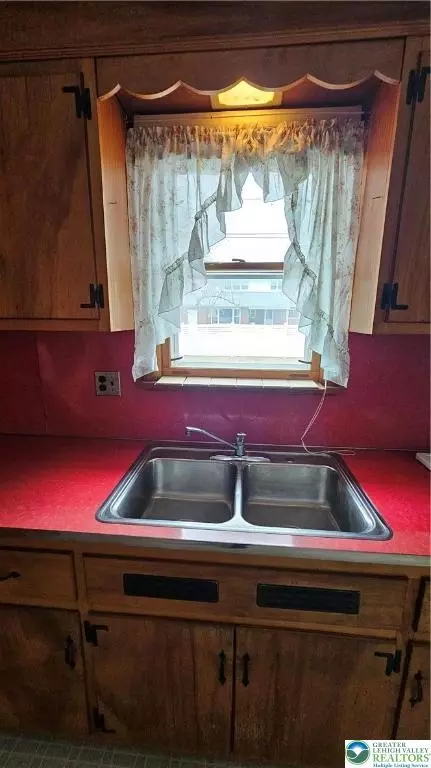 Kitchen - 325 E Walnut St, Hellertown, PA 18055 photo 9 of 9
