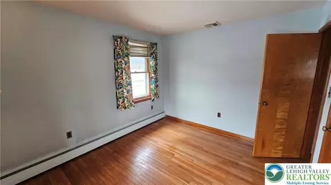 325 E Walnut St, Hellertown, PA 18055 photo 42