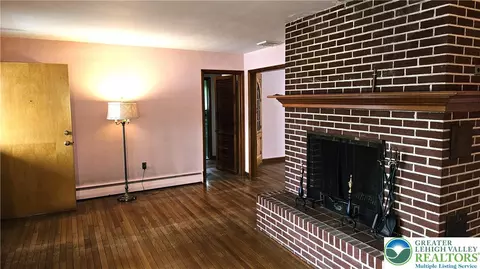 325 E Walnut St, Hellertown, PA 18055 photo 20