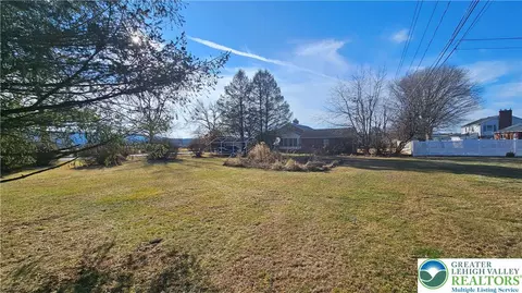 325 E Walnut St, Hellertown, PA 18055 photo 65