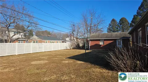 325 E Walnut St, Hellertown, PA 18055 photo 60