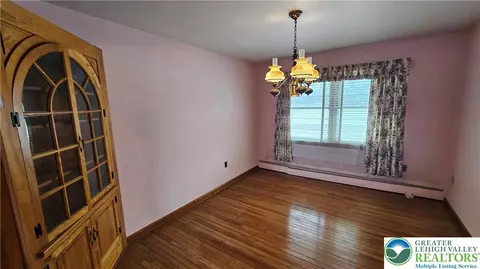 325 E Walnut St, Hellertown, PA 18055 photo 23