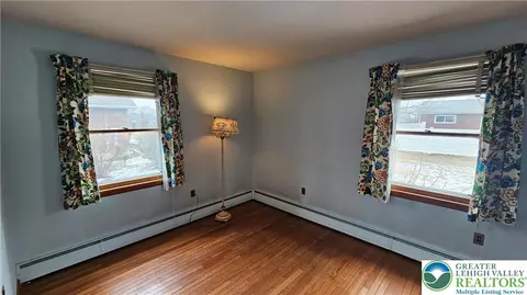 325 E Walnut St, Hellertown, PA 18055 photo 39