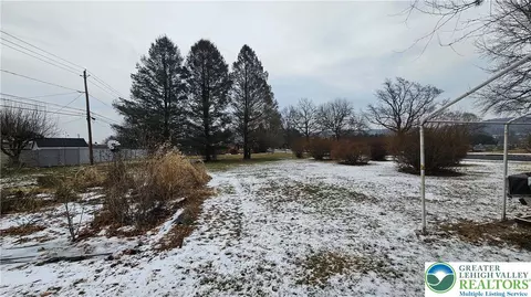 325 E Walnut St, Hellertown, PA 18055 photo 70
