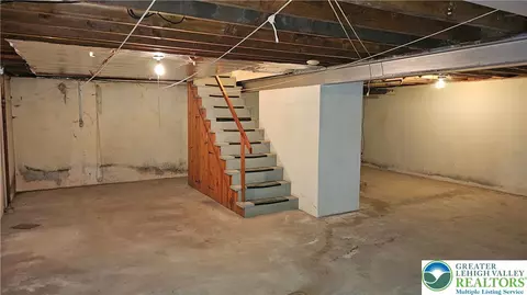 325 E Walnut St, Hellertown, PA 18055 photo 51