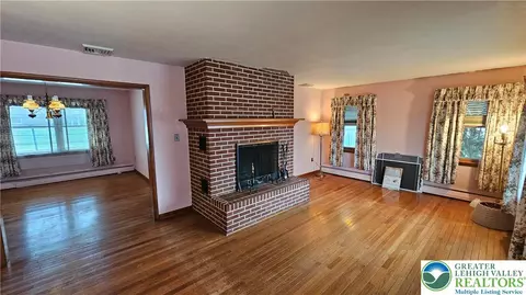 325 E Walnut St, Hellertown, PA 18055 photo 15