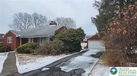 325 E Walnut St, Hellertown, PA 18055 photo 57
