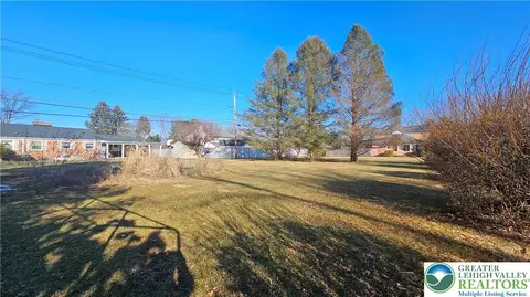 325 E Walnut St, Hellertown, PA 18055 photo 64