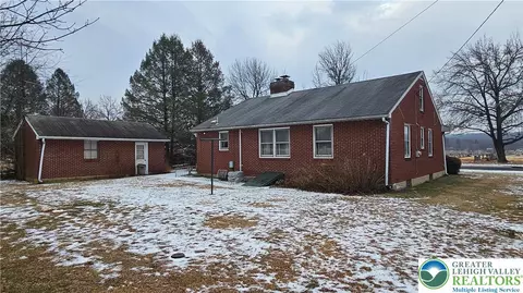325 E Walnut St, Hellertown, PA 18055 photo 8