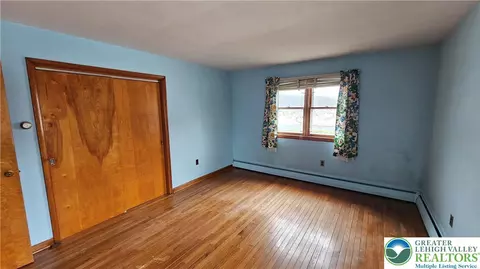 325 E Walnut St, Hellertown, PA 18055 photo 36