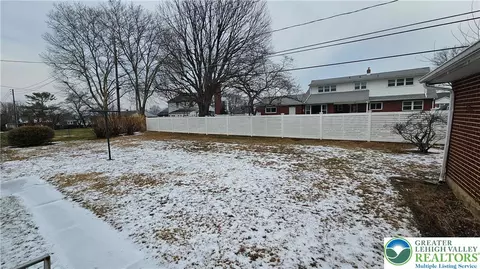 325 E Walnut St, Hellertown, PA 18055 photo 7