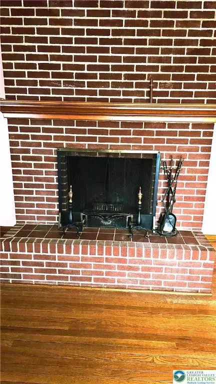 325 E Walnut St, Hellertown, PA 18055 photo 21