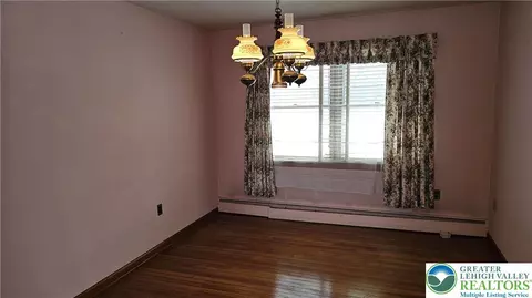 325 E Walnut St, Hellertown, PA 18055 photo 24