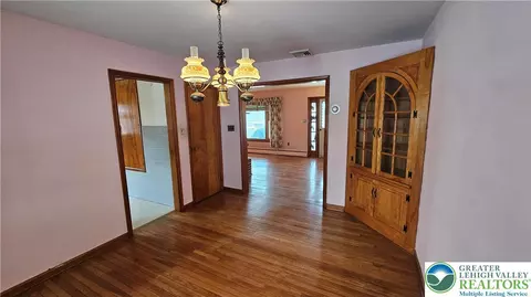 325 E Walnut St, Hellertown, PA 18055 photo 26