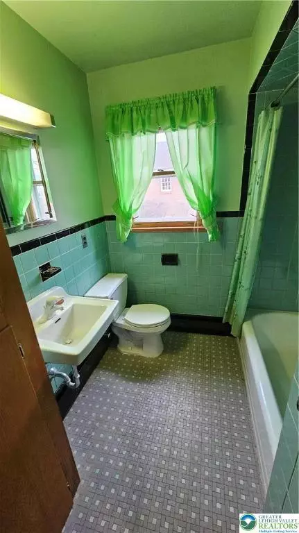 325 E Walnut St, Hellertown, PA 18055 photo 43