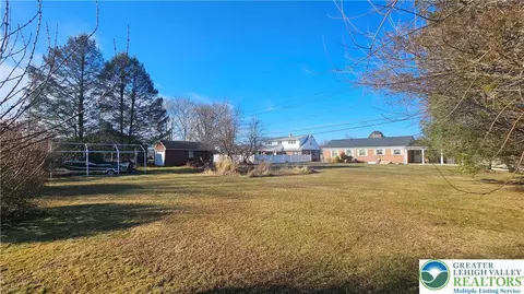 325 E Walnut St, Hellertown, PA 18055 photo 66