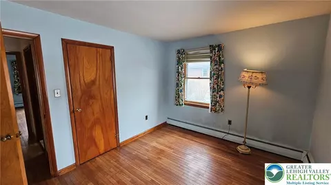 325 E Walnut St, Hellertown, PA 18055 photo 40
