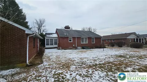 325 E Walnut St, Hellertown, PA 18055 photo 61